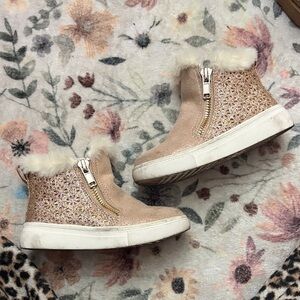 cupcakes & cashmere Girls Glitter Pink Faux-Fur Zip Booties